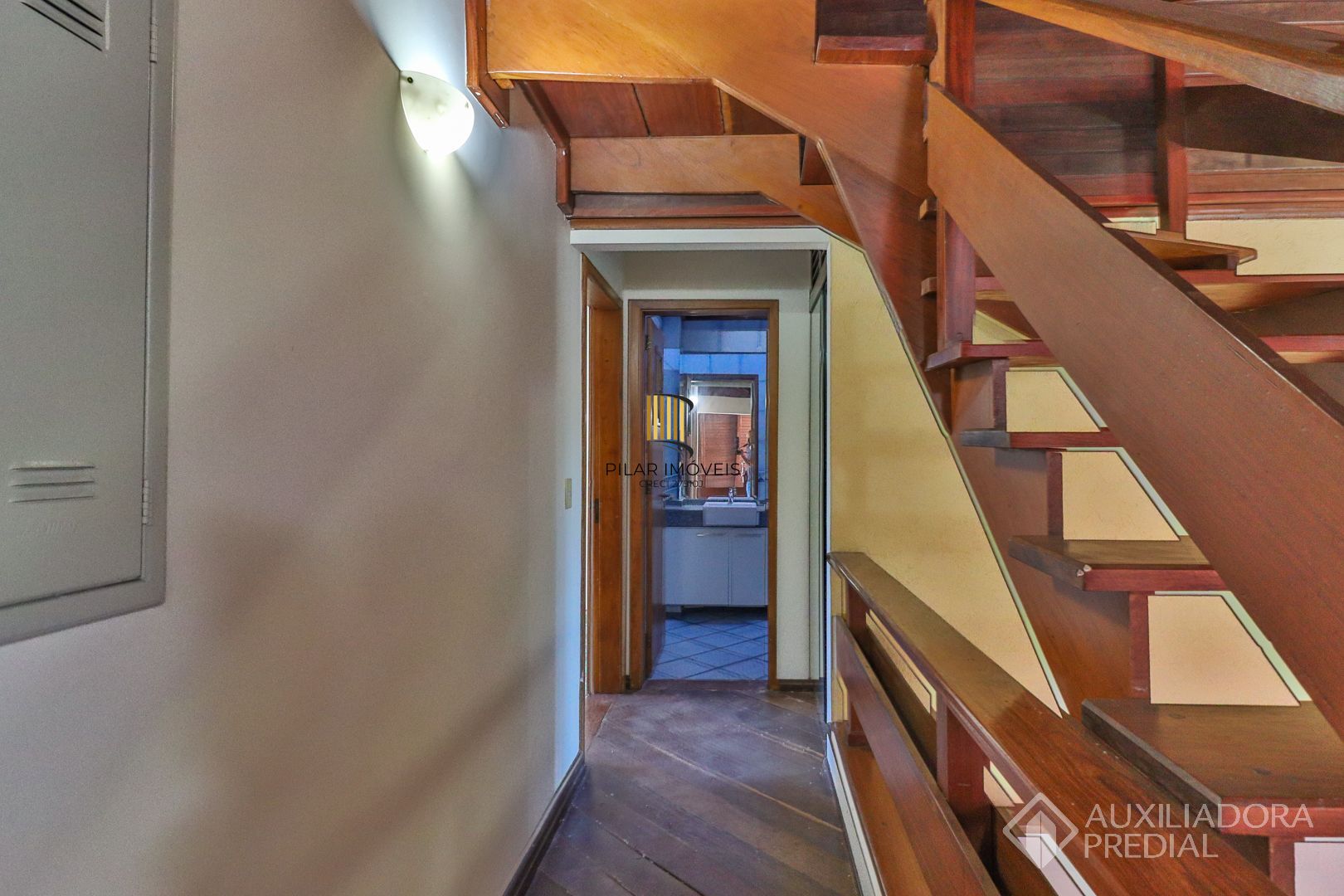 Excelente casa com 5 dormitórios no bairro Cristal