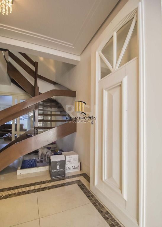 Casa Para Comprar  em condomínio com 5 quartos e 4 vagas no Jardim Botânico