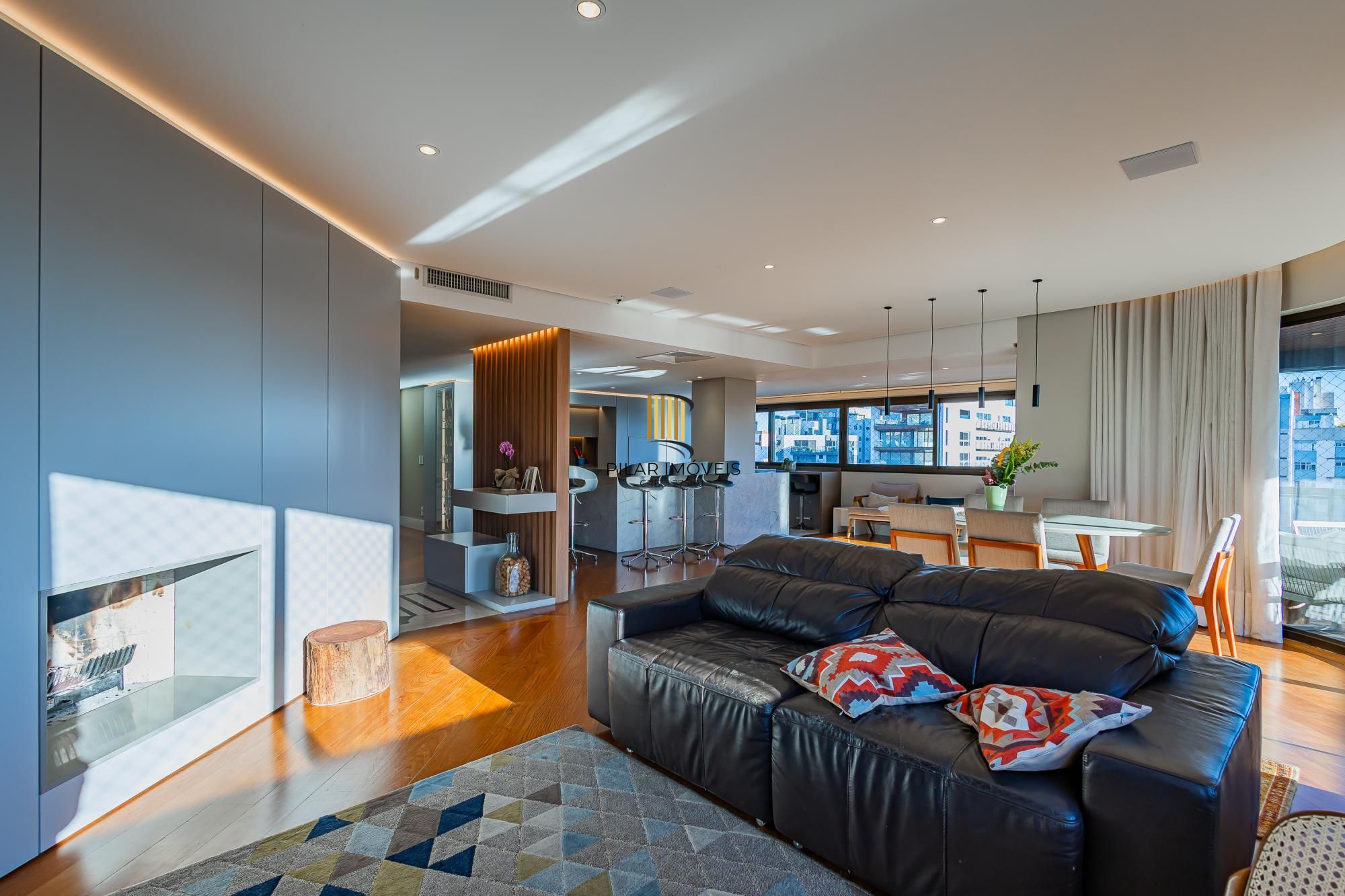 Sofisticação e Conforto em Petrópolis – 231,51m² privativos, 3 dormitórios (1 suíte master) + 3 vagas