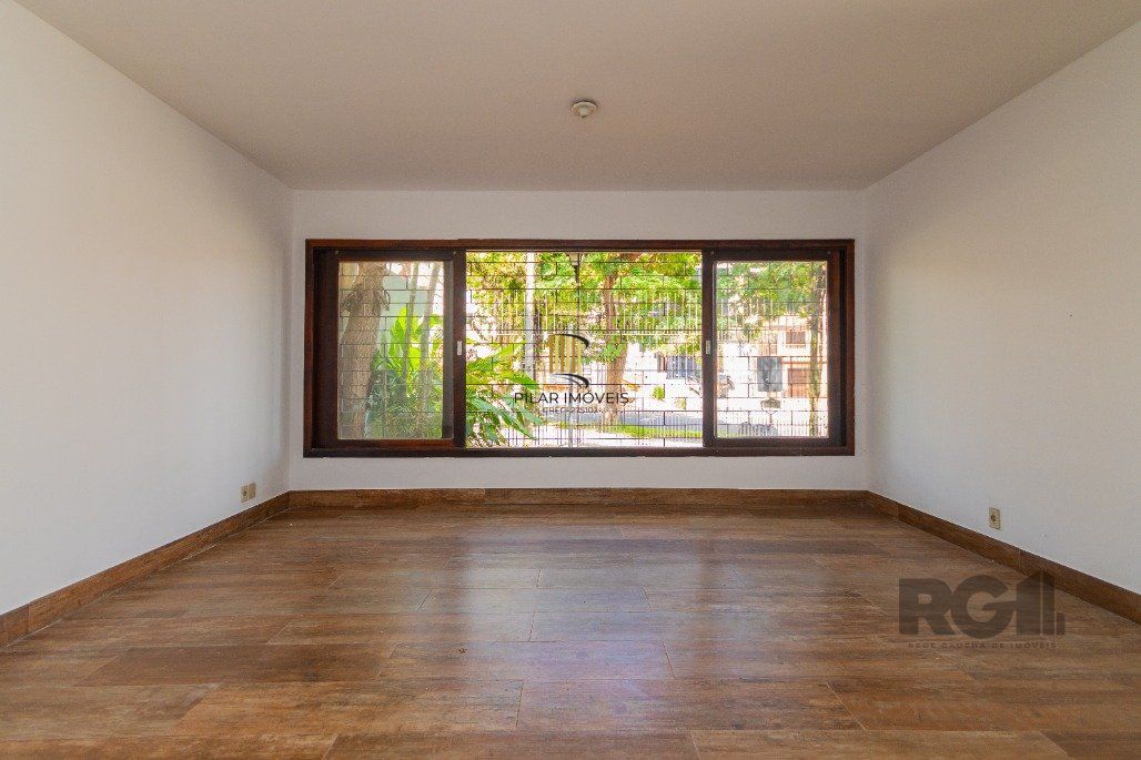 Casa/sobrado para Comprar com 4 dormitórios no bairro  Chácara das Pedras.