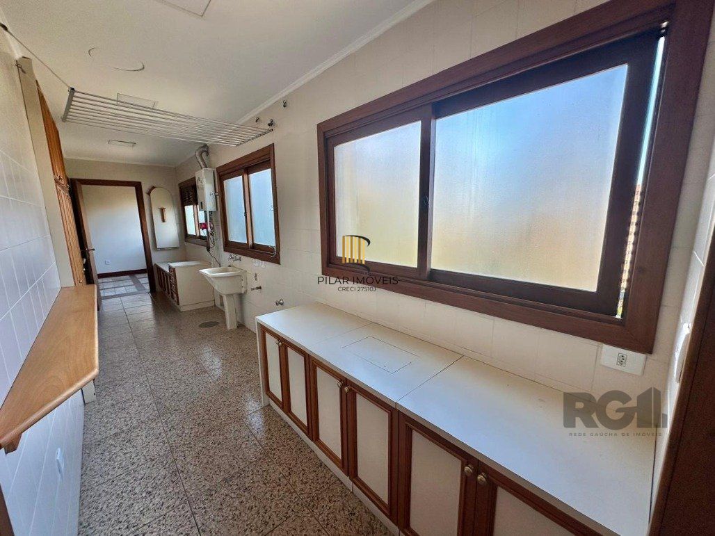Apartamento com 4 suítes no Bairro Rio Branco semi-mobiliado com vista 360 graus
