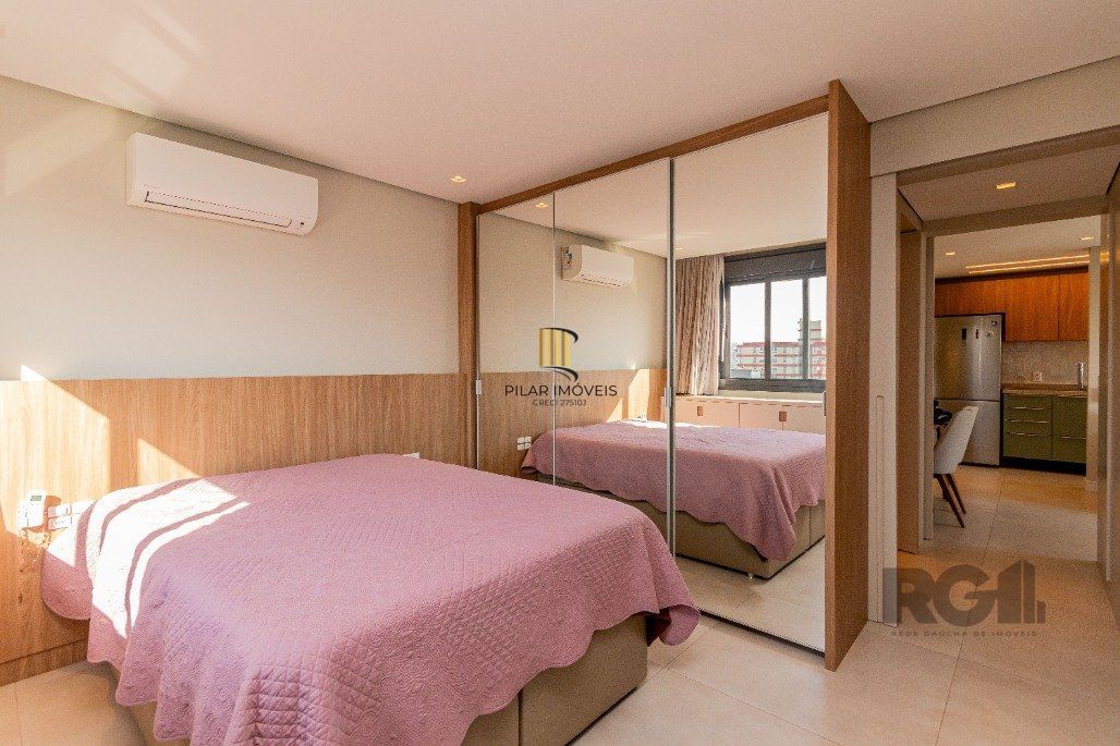Apartamento á venda, 2 dormitórios, 2 vagas, no bairro Rio Branco, próximo à Redenção.