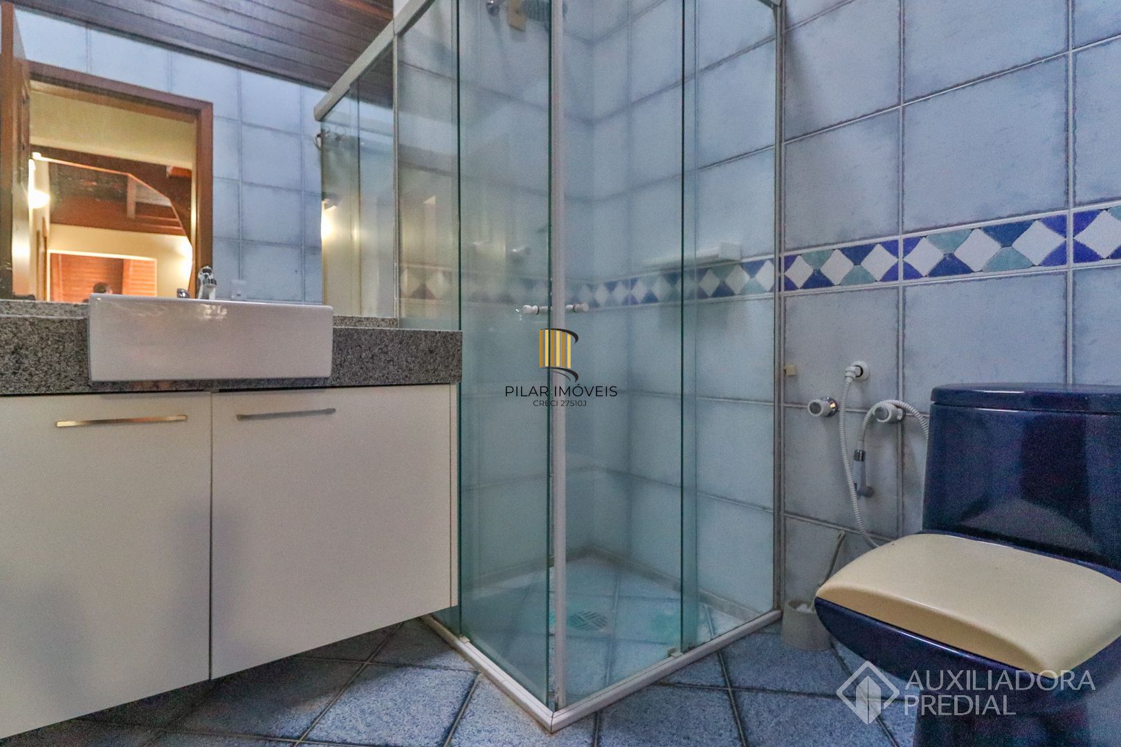 Excelente casa com 5 dormitórios no bairro Cristal