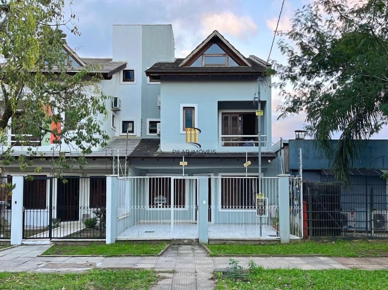 Excelente casa a venda com 3 dormitórios no bairro Tristeza em Porto Alegre.
