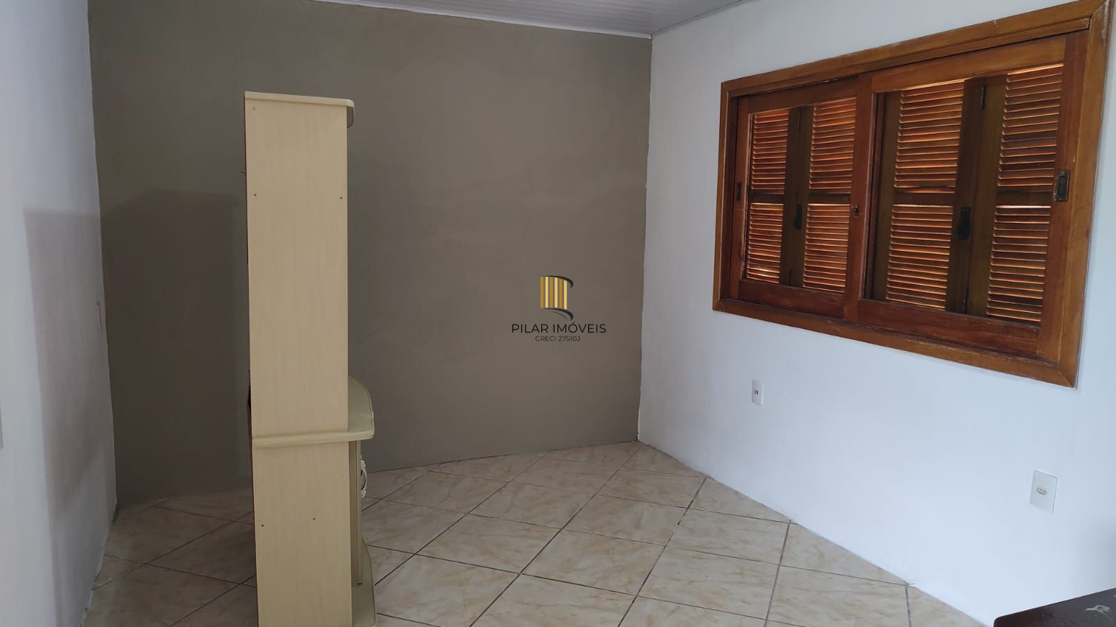 Vende casa com 84m² ,  2 dormitórios, terreno com 300m²