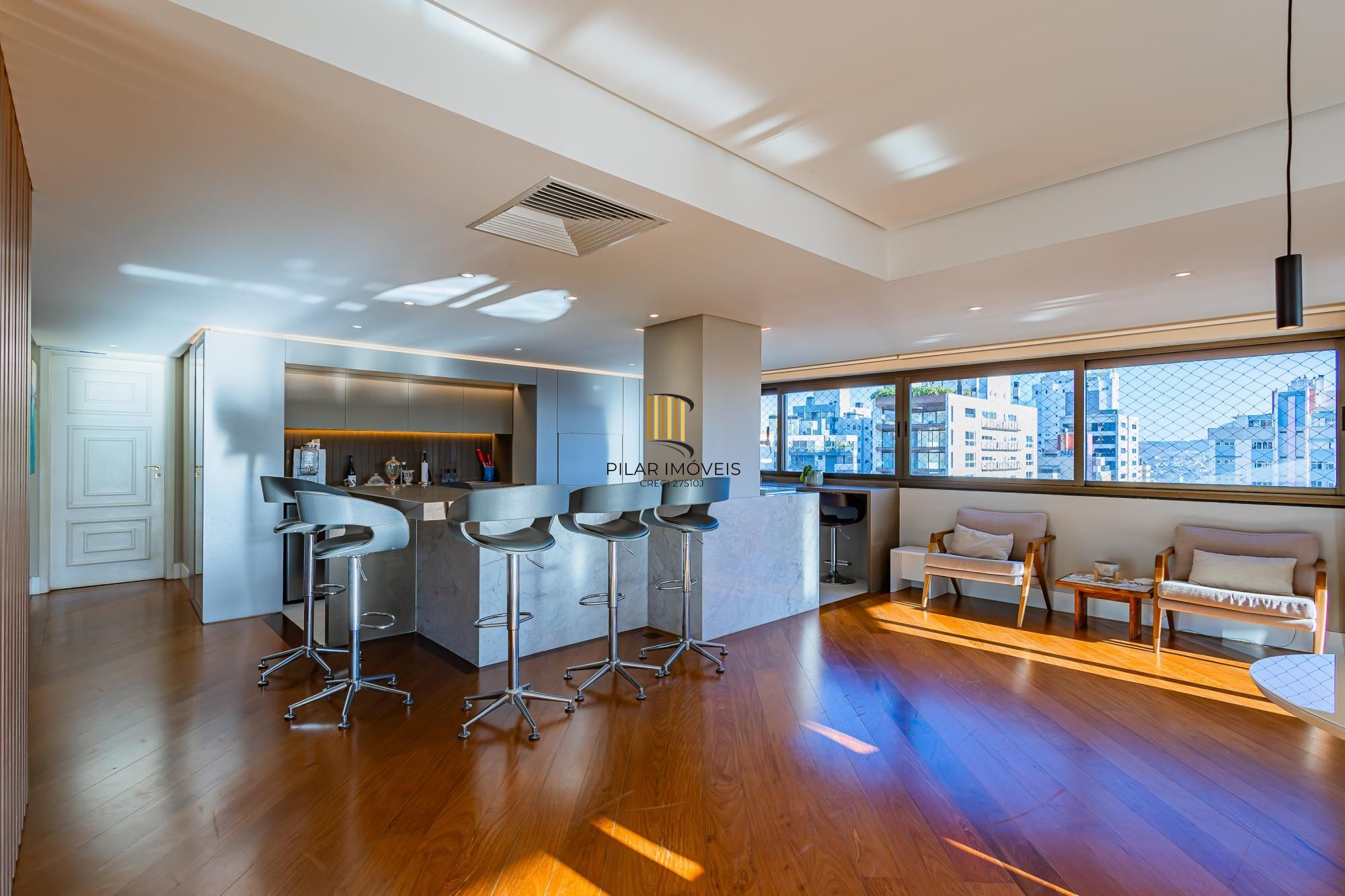 Sofisticação e Conforto em Petrópolis – 231,51m² privativos, 3 dormitórios (1 suíte master) + 3 vagas