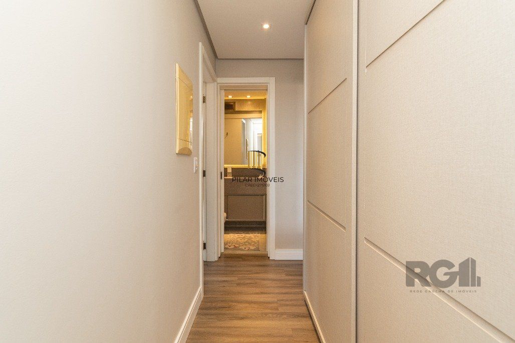 Apto 3 dormitórios, transformado em 2 com suíte e closet enorme, 2 vagas de garagem no jardim botânico