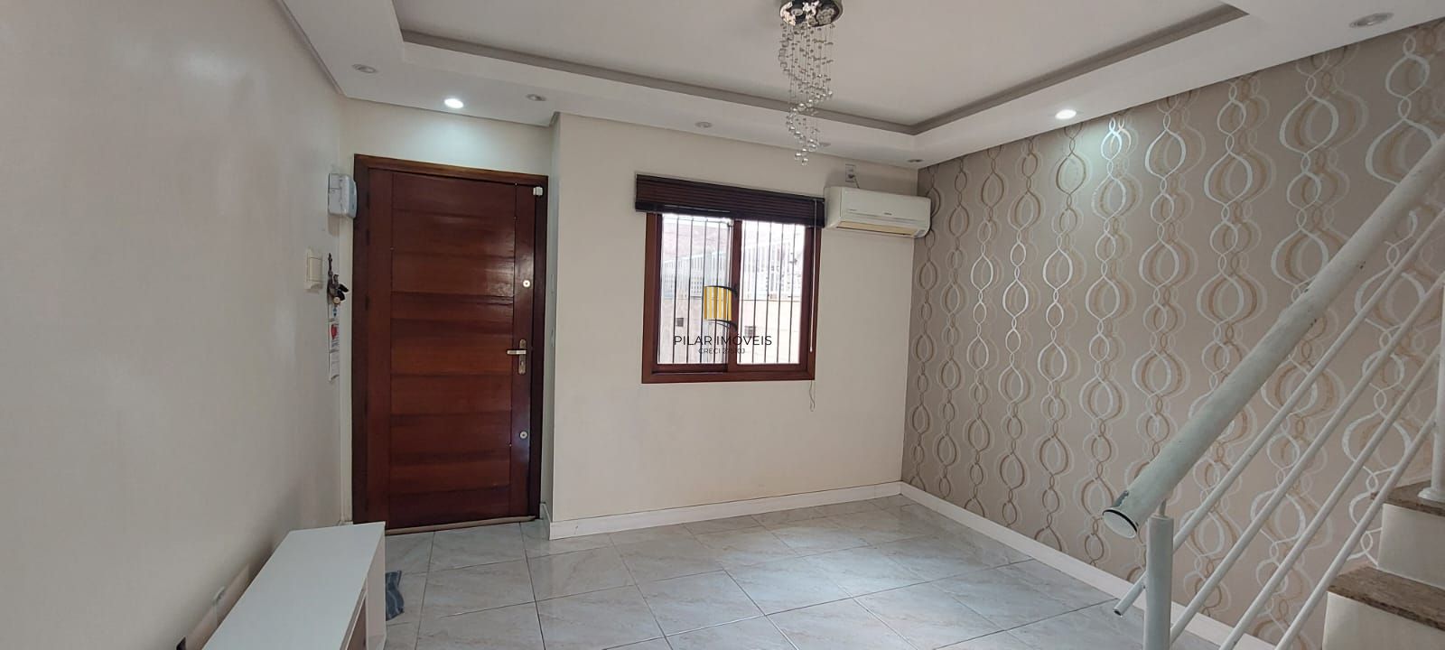 Boletto Imóveis vende casa em Canoas , 2 dormitórios, 1 banheiro, 1 lavabo, garagem para 2 carros,  com móveis fixos em MDF, em fino acabamento.