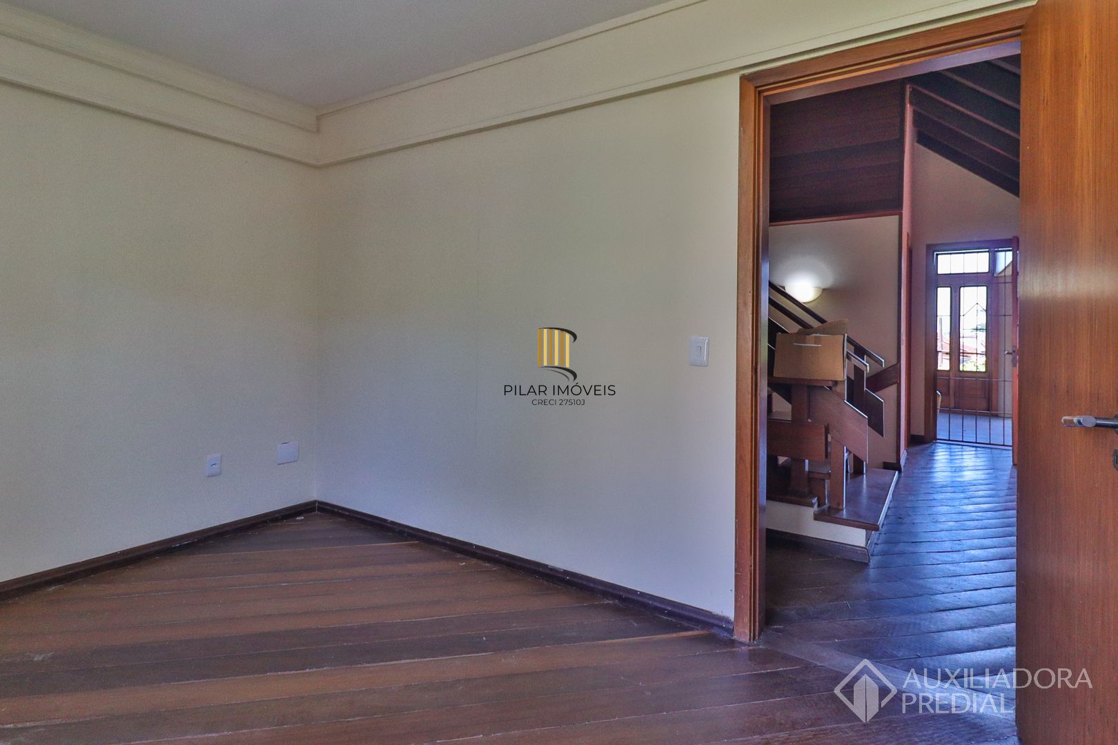 Excelente casa com 5 dormitórios no bairro Cristal