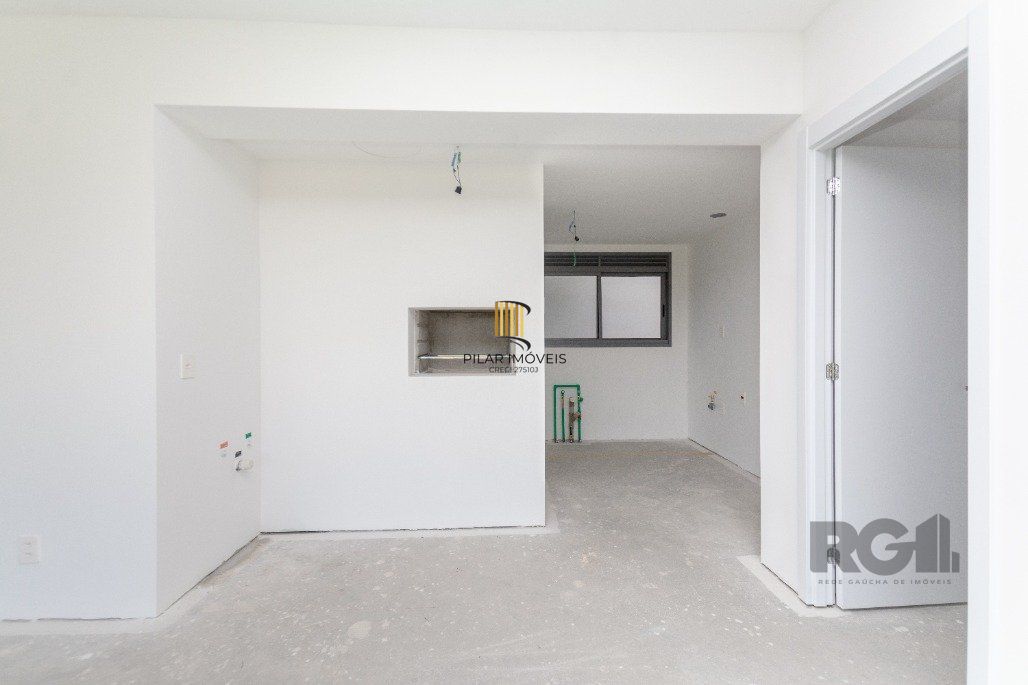 Apto de 3 suítes, andar alto, 115m² privativos com lavabo, cozinha americana e churrasqueira.
