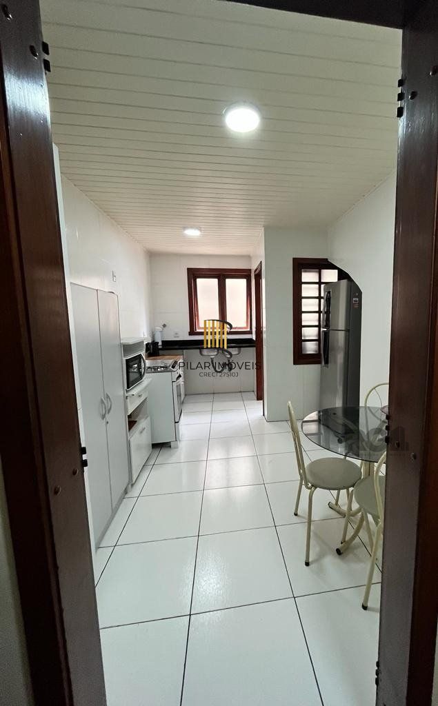 Cobertura para Comprar  com três dormitórios e uma suíte, duas vagas no bairro Petrópolis.