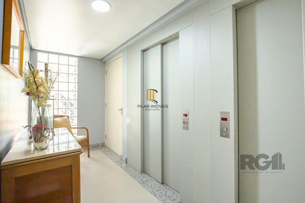 Apartamento à Venda - 137.74m², 3 dormitórios, sendo 3 suites, 2 vagas - Petrópolis