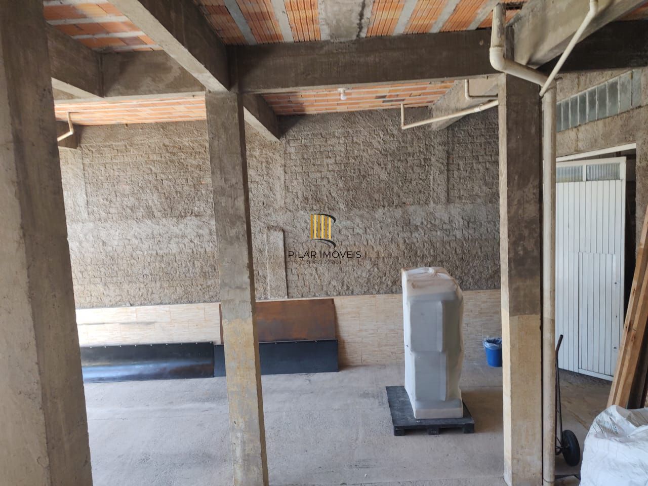 Vende Casa Comercial com deposito nos fundos, 289,80m²