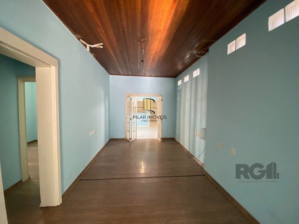 Casa para Comprar com 3 dormitórios no bairro Azenha