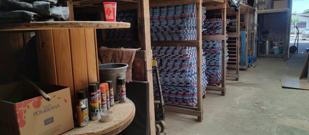 Vende Casa Comercial com deposito nos fundos, 289,80m²