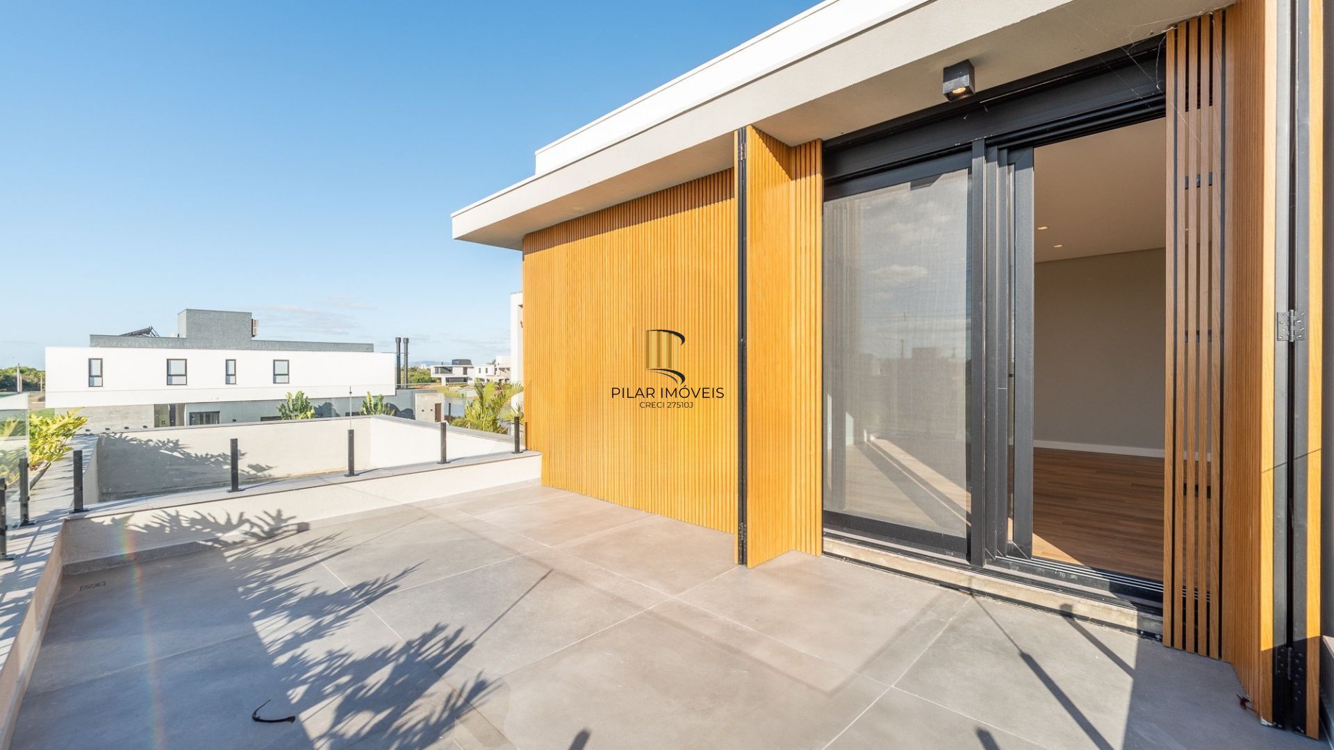 Linda casa para comprar com 4 suites em condomínio TOP