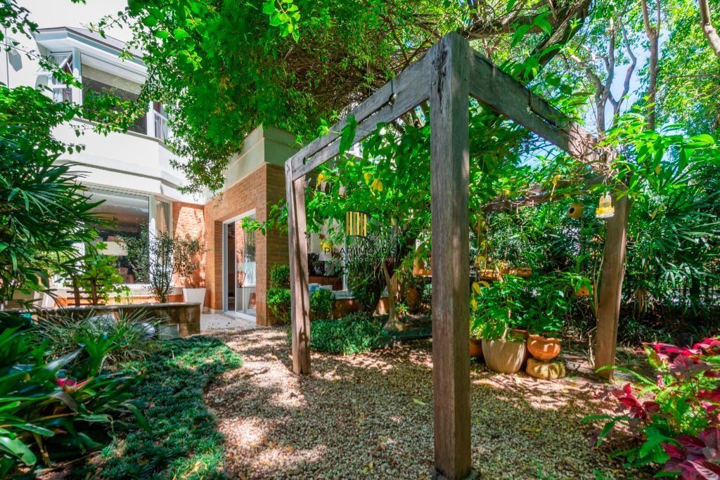 Casa para comprar Com 4 dormitórios , 431 m²- Três Figueiras - Porto Alegre/RS