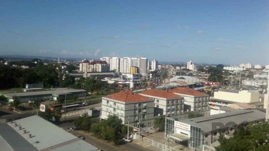Vende prédio com 3 apartamentos, 9 dormitórios, 3 suíte, 3 salas amplas com churrasqueira, box 6 vaga coberta, 479 m² por R$ 1.200,000,00- São João - Porto Alegre/RS