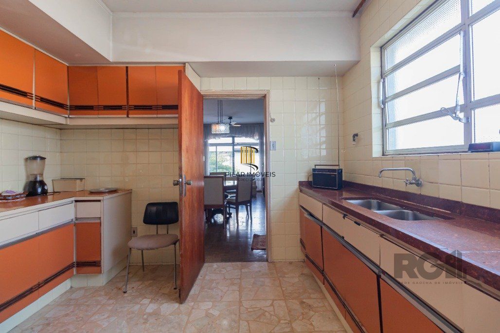 Apartamento para Comprar com 3 dormitórios com suíte e 195m² com até 4 vagas