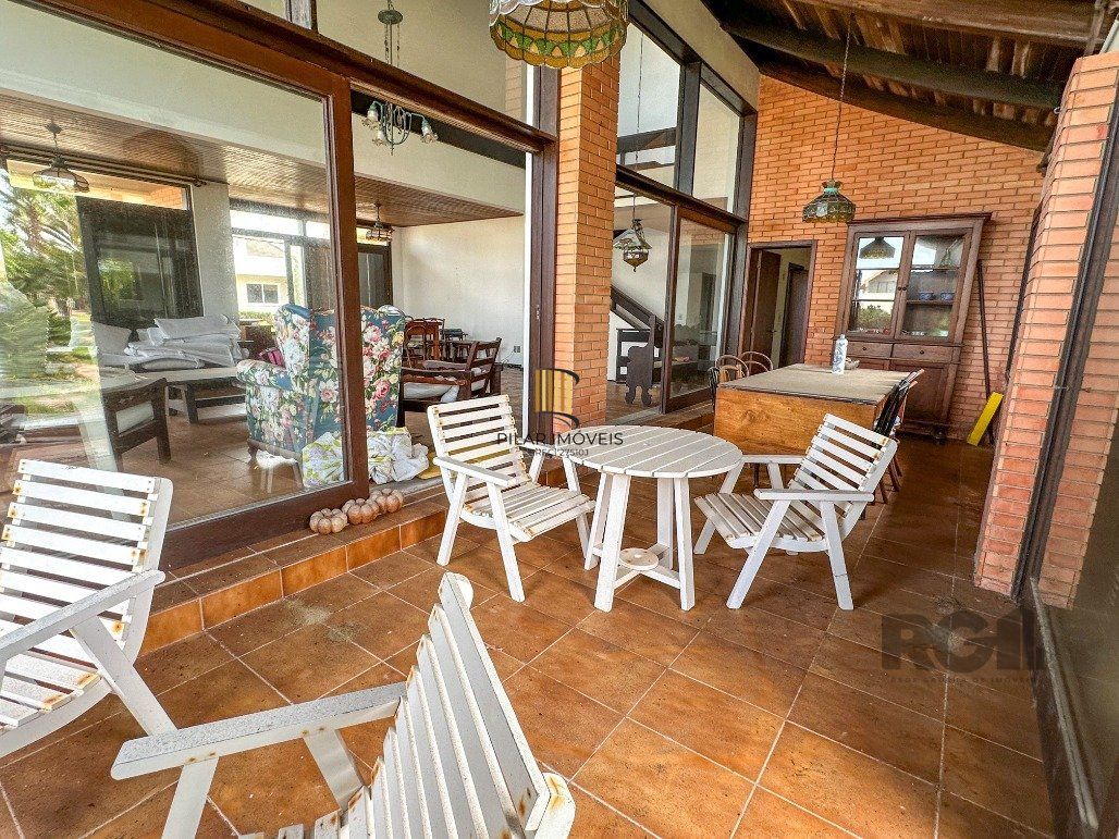 Icônica Casa para comprar  a poucos metros do mar em Atlântida