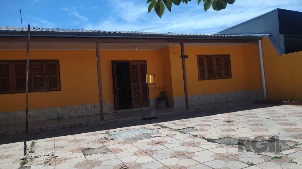 Vende casa com 84m² ,  2 dormitórios, terreno com 300m²