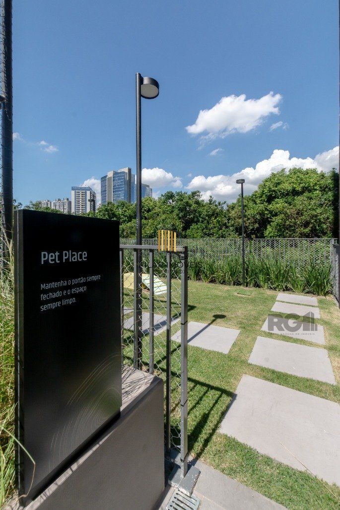 Apto de 3 suítes, andar alto, 115m² privativos com lavabo, cozinha americana e churrasqueira.