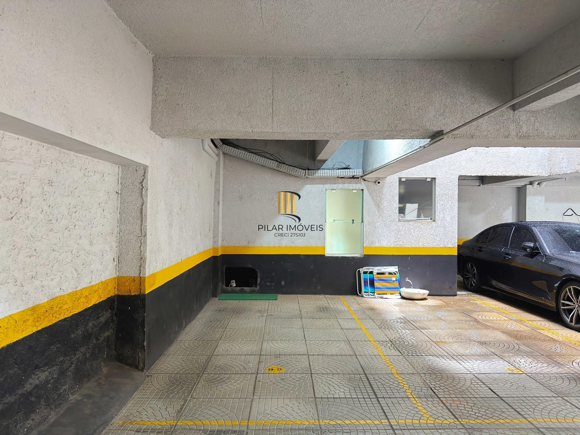 Apartamento a venda semi-mobiliado com dois dormitórios no bairro São João/PoA