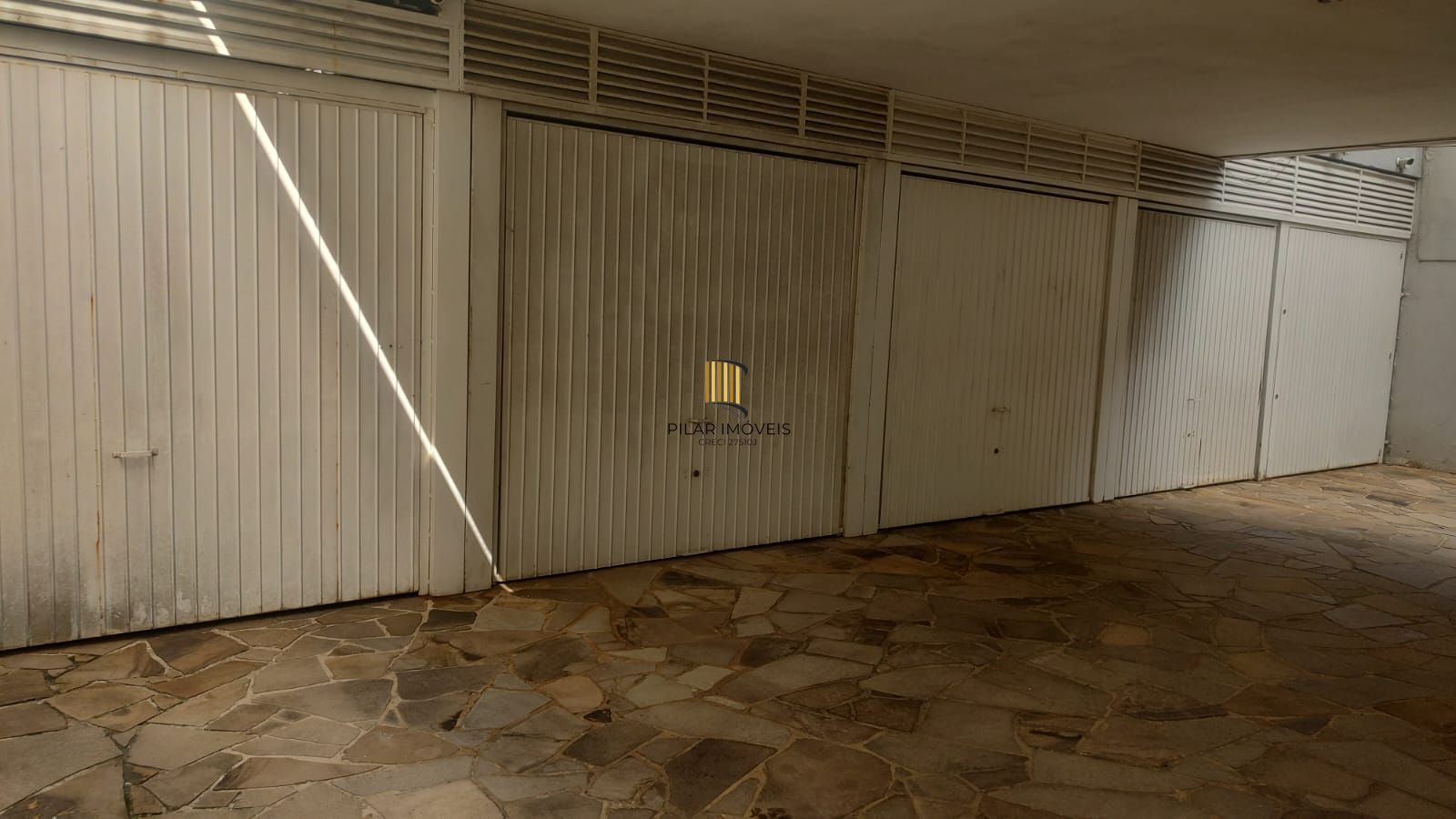 AP, 3 dormitórios, 1 suíte, 3 banheiros, box coberto, frente colégio Militar