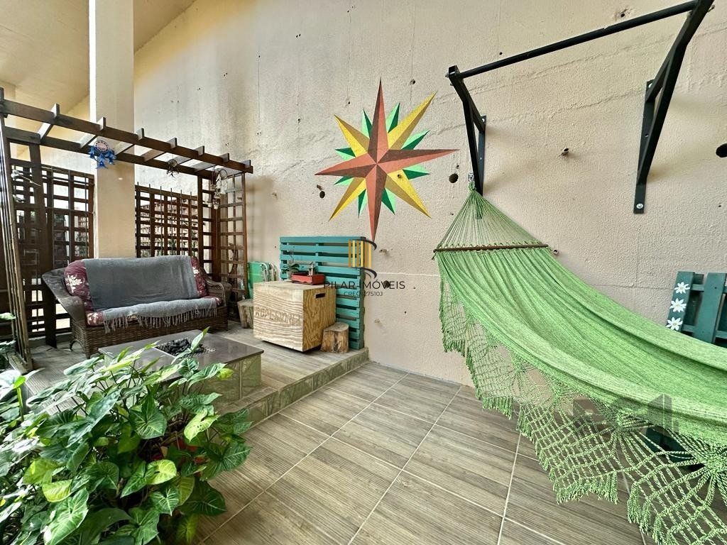 Casa em Condomínio para Comprar no bairro Pedra Redonda com 4 suítes
