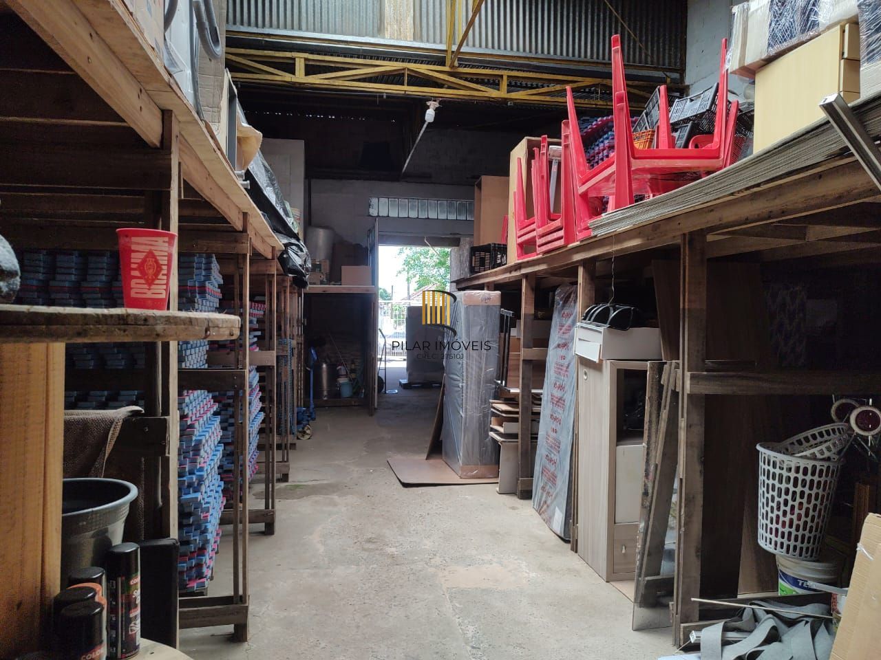 Vende Casa Comercial com deposito nos fundos, 289,80m²