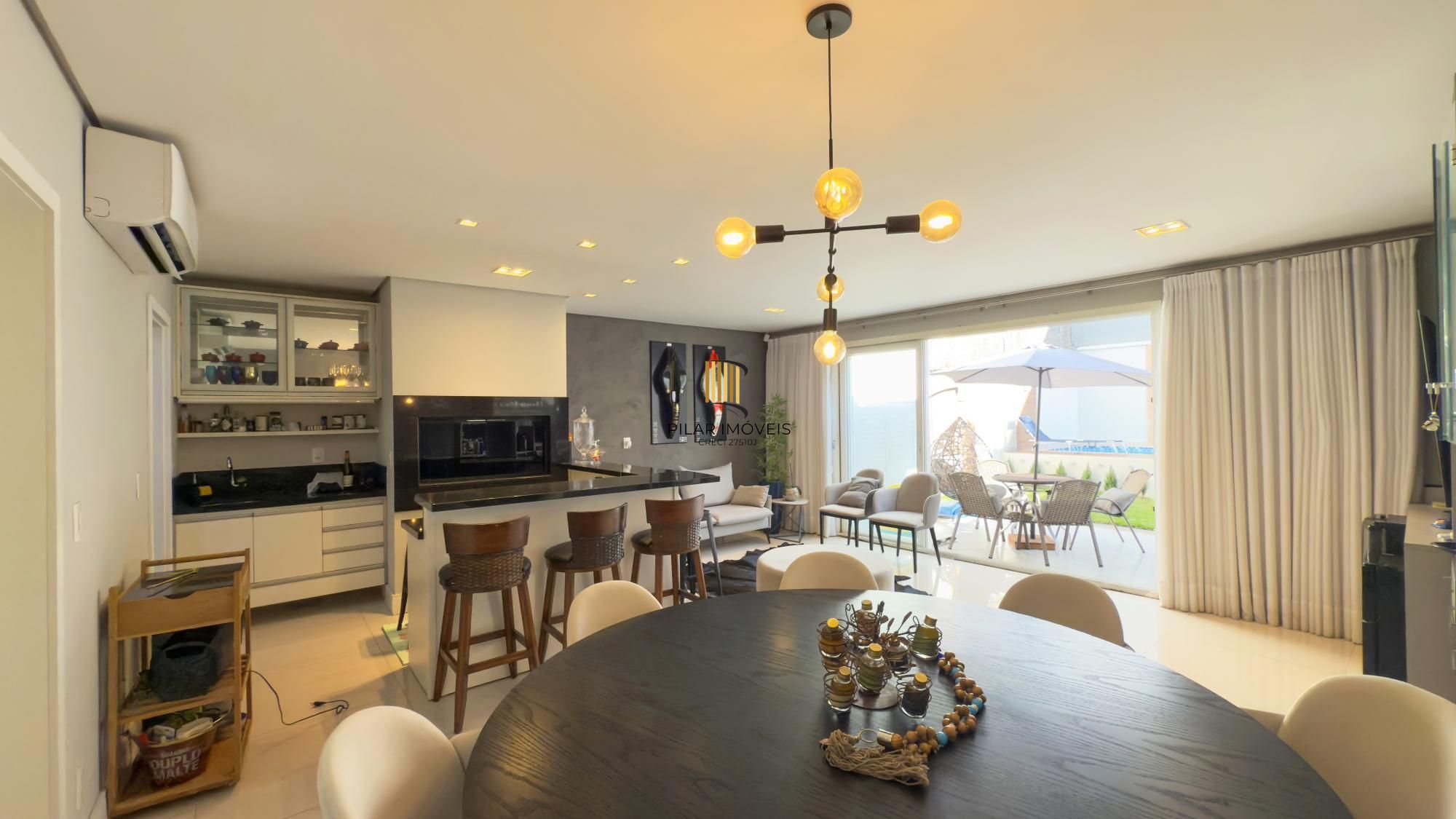 Casa para Comprar com 4 dormitórios, 386 m² - Chácara das Pedras - Porto Alegre