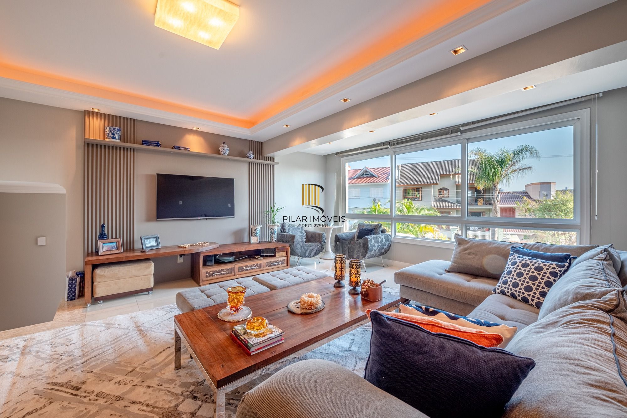 Casa com 357m² e 4 dormitórios, 3 suítes, 3 vagas