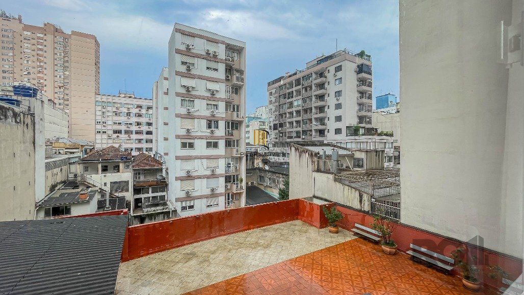 Apartamento para comprar ,  dois dormitórios, 1 vaga de garagem no Centro Histórico.