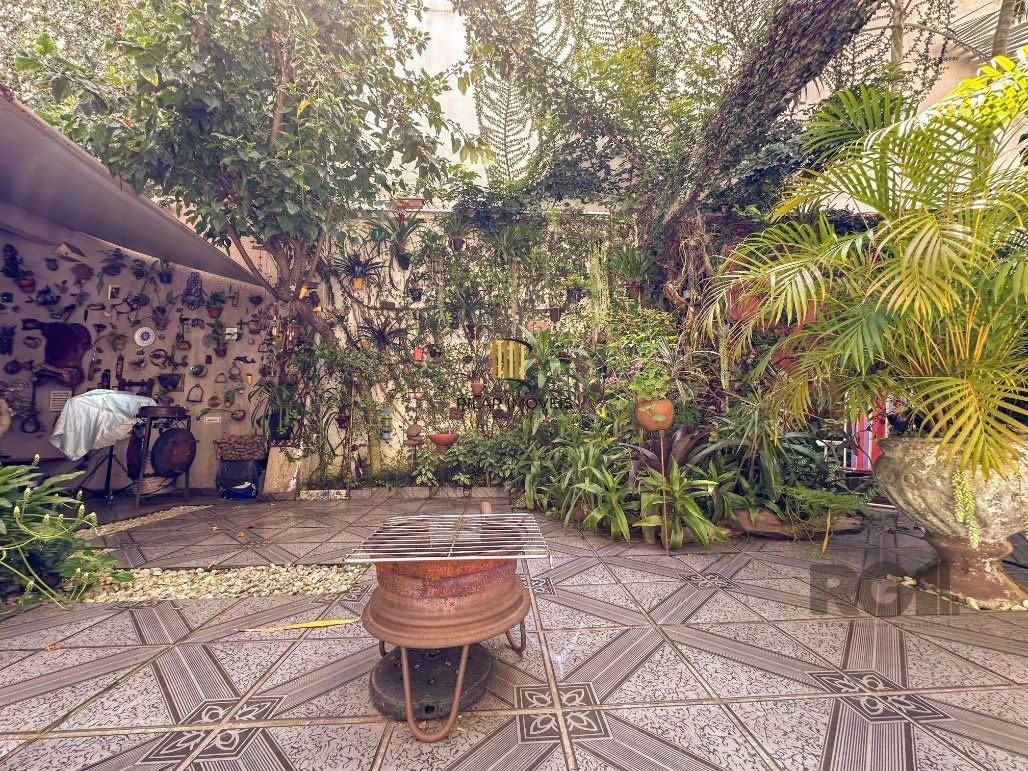 Apartamento Garden para comprar no Bairro Petrópolis! Um verdadeiro refúgio!