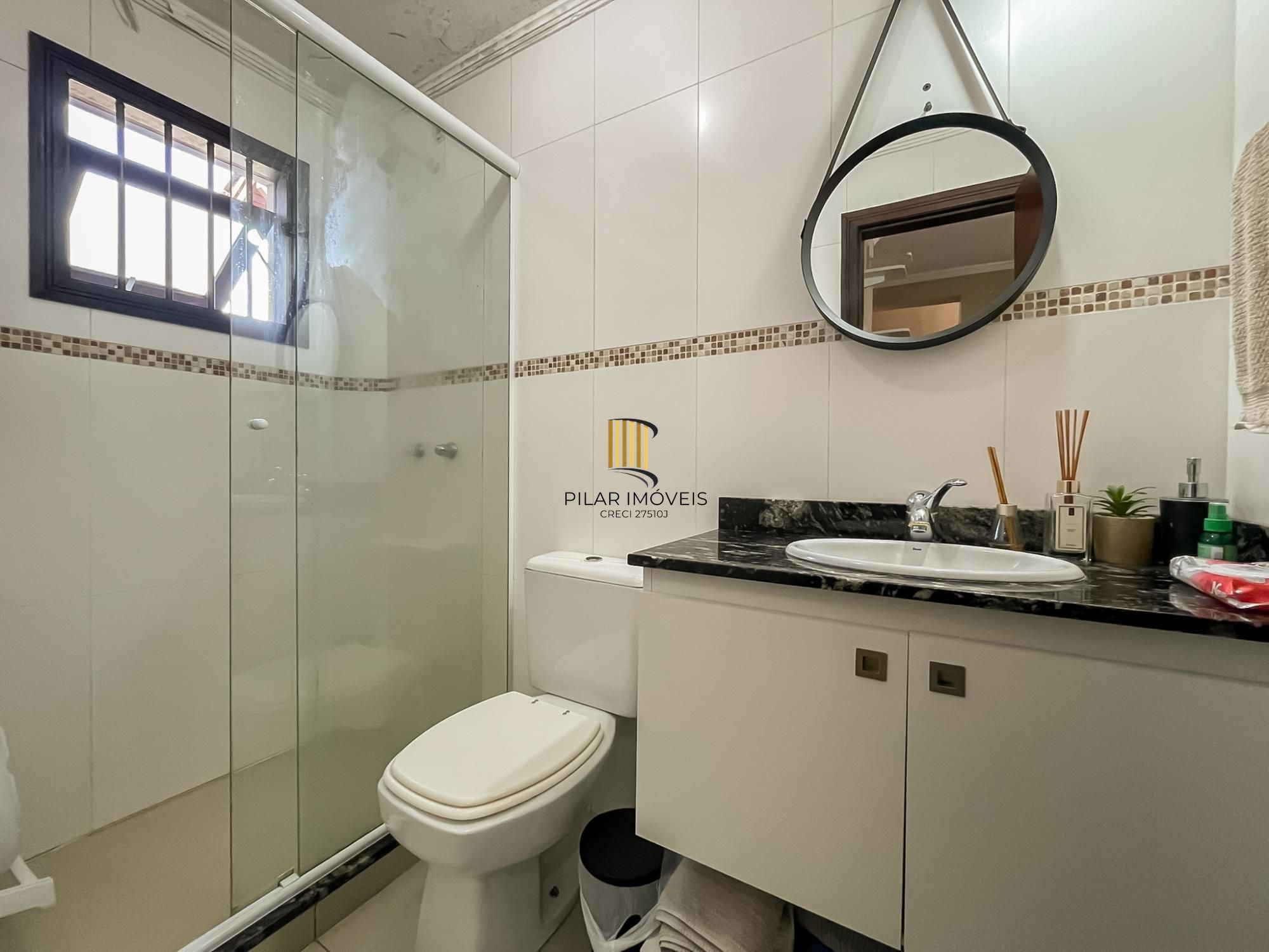 Excelente casa a venda com 3 dormitórios no bairro Tristeza em Porto Alegre.