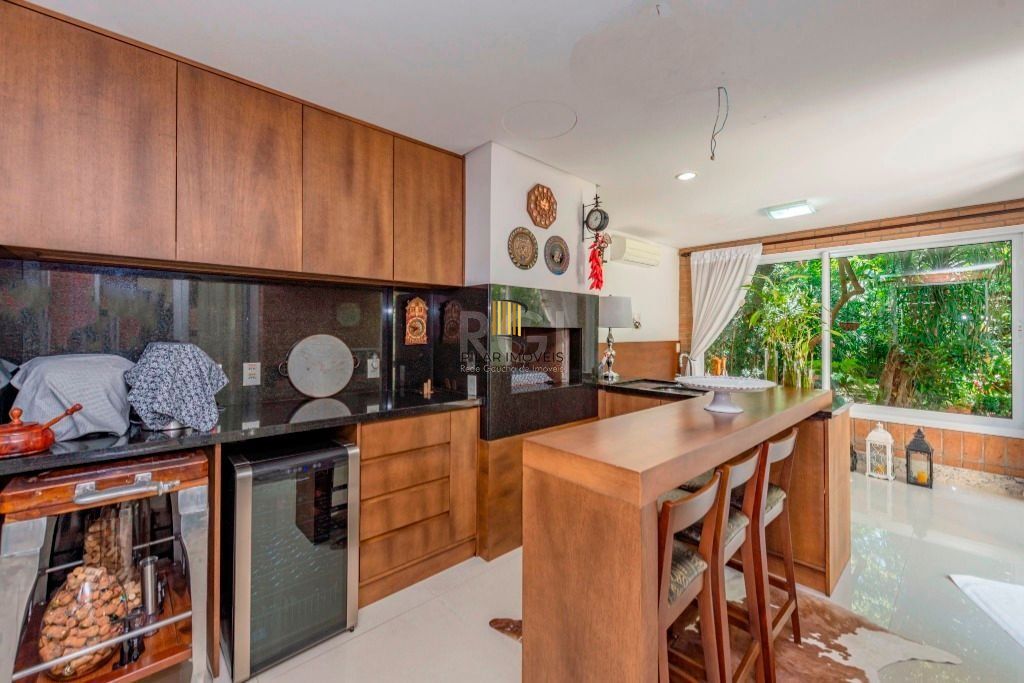Casa para comprar Com 4 dormitórios , 431 m²- Três Figueiras - Porto Alegre/RS