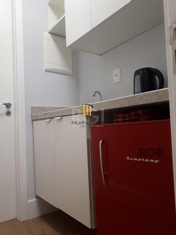 Ótima sala finamente mobiliada para Comprar no bairro Petrópolis - Porto Alegre