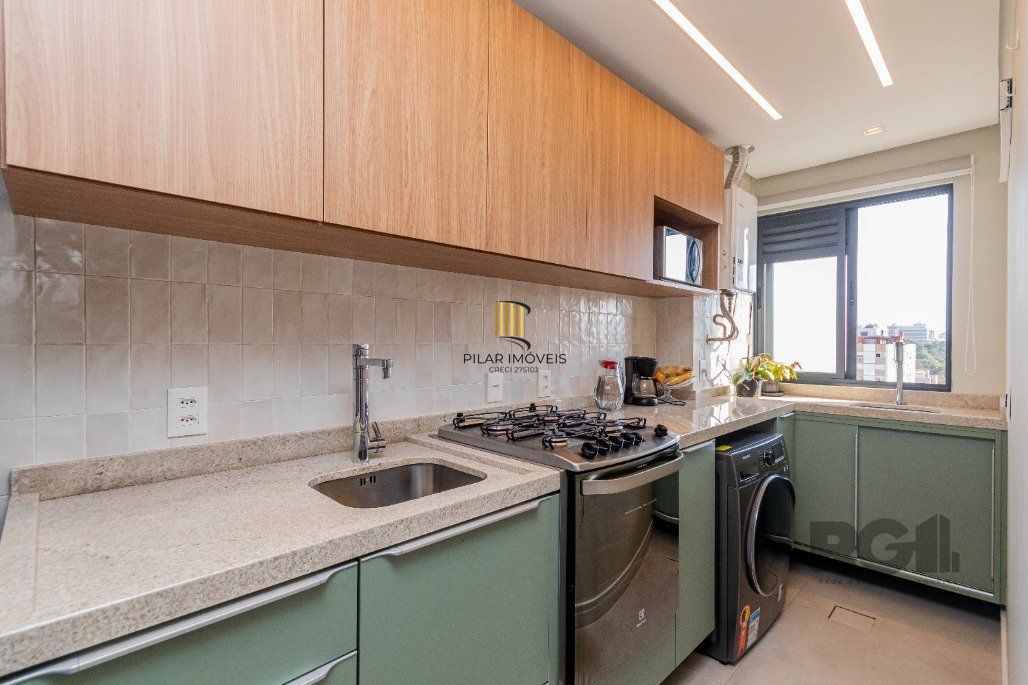 Apartamento á venda, 2 dormitórios, 2 vagas, no bairro Rio Branco, próximo à Redenção.