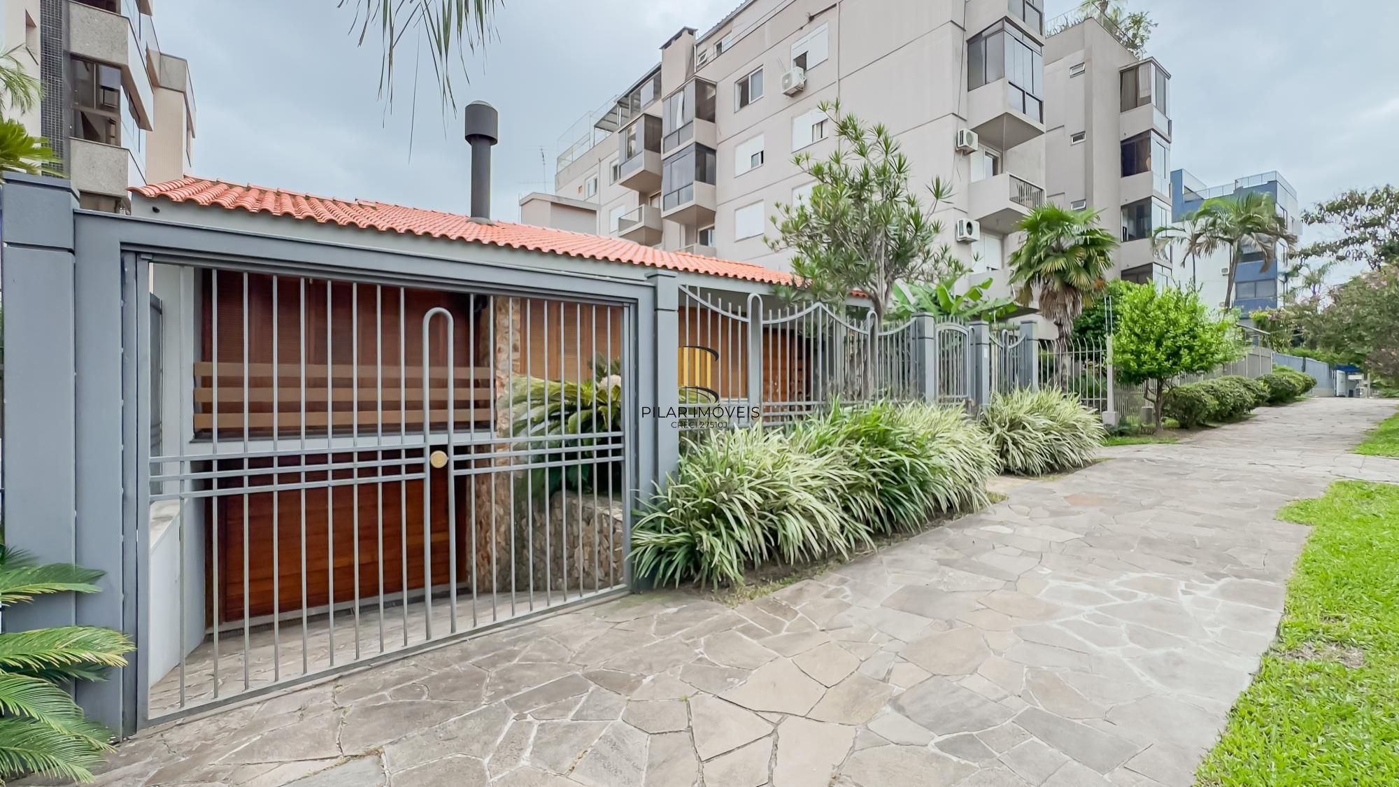 CASA CHACARA DAS PEDRAS 207 METROS , COMPLETAMENTE REFORMADA