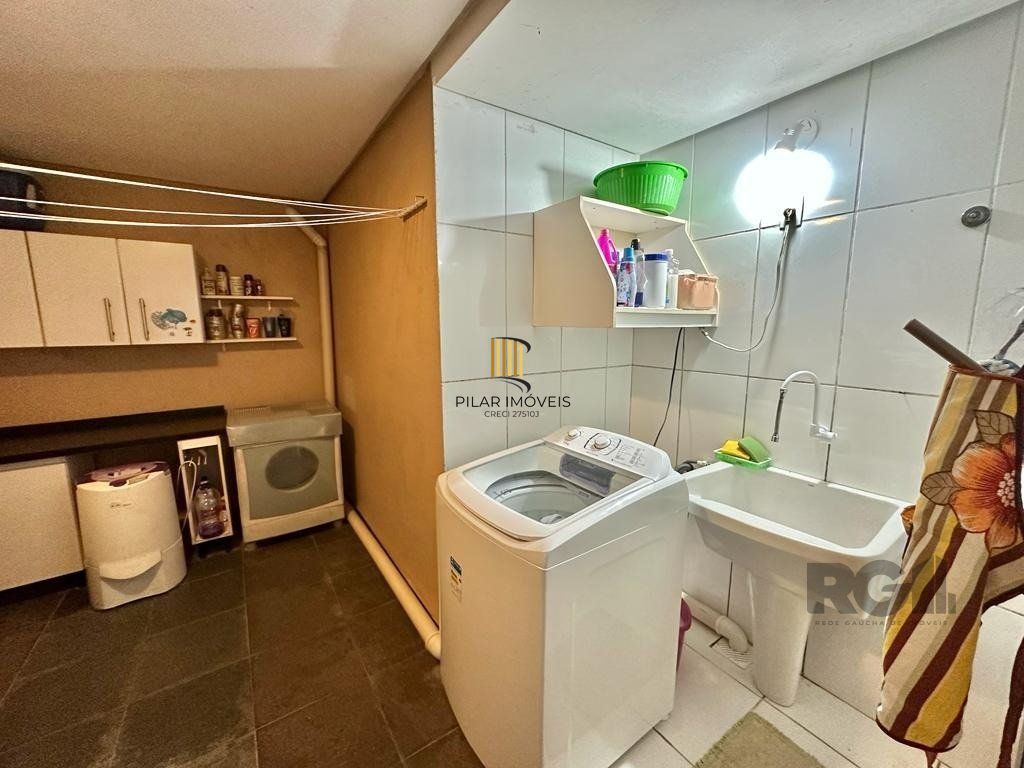 Casa em Condomínio para Comprar no bairro Pedra Redonda com 4 suítes