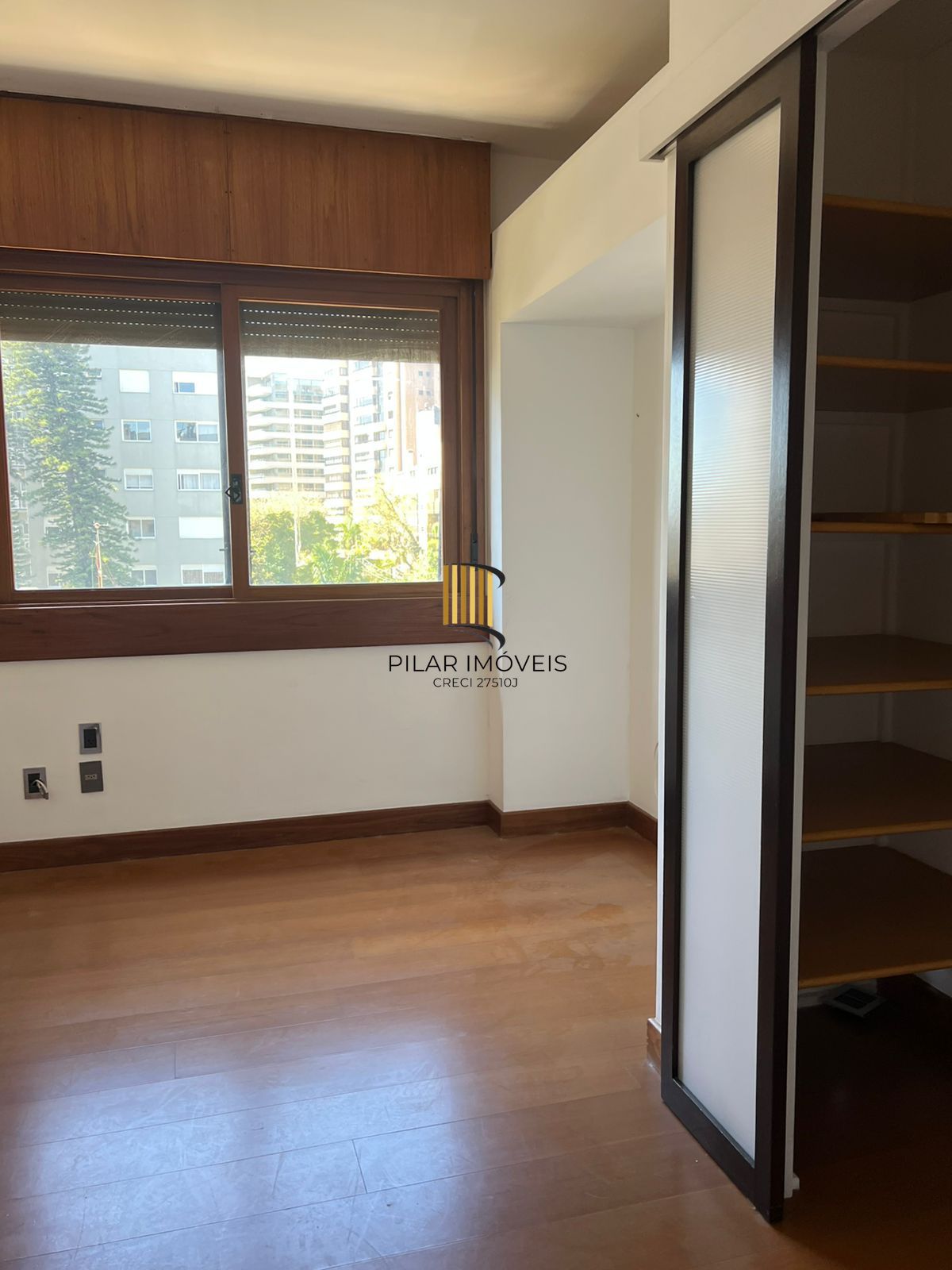 Alto Padrão no Bela Vista: 4 Dorms, Vista Rio, Lareira e 3 Vagas no Ed. Vercelli