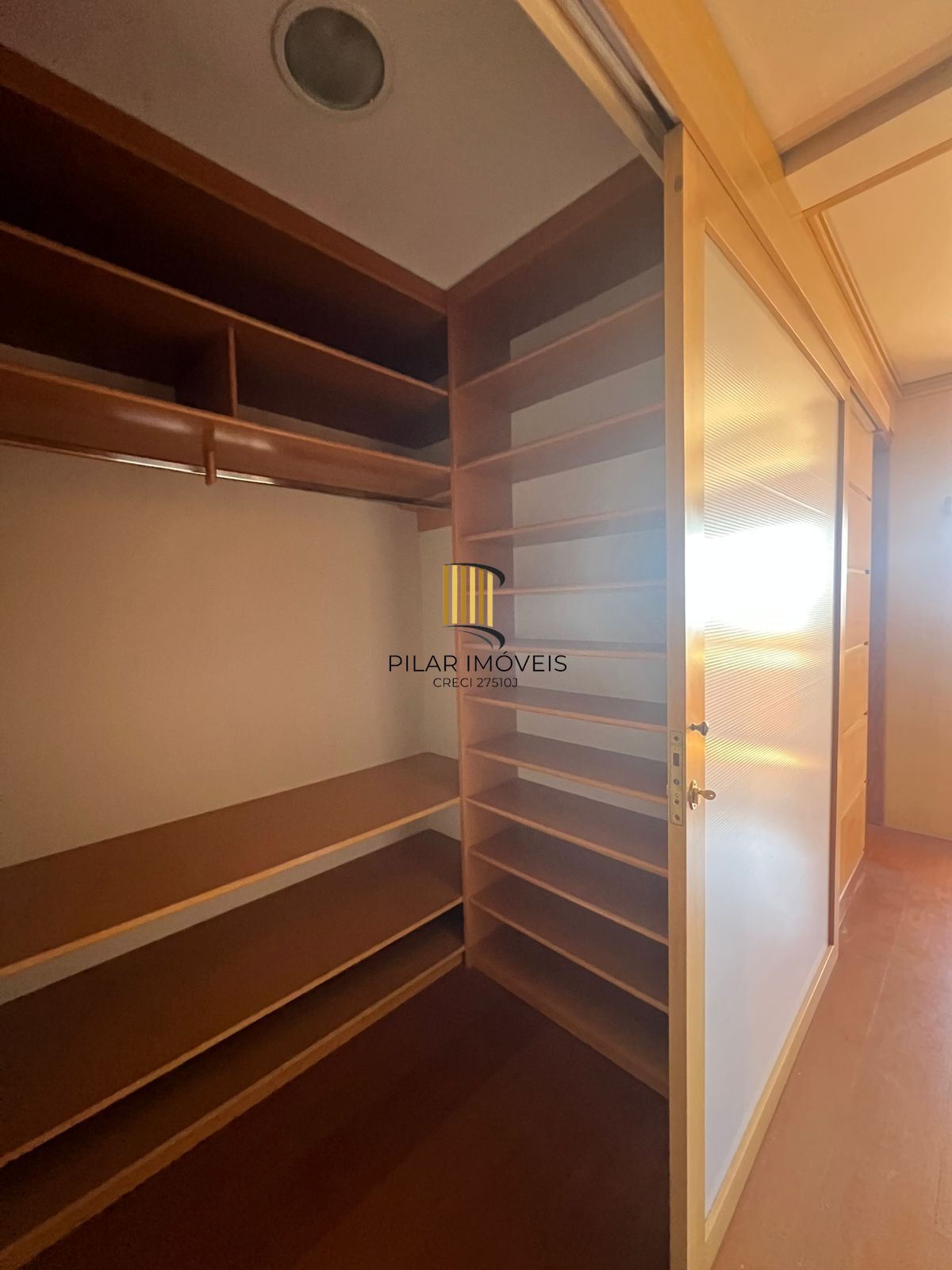 Alto Padrão no Bela Vista: 4 Dorms, Vista Rio, Lareira e 3 Vagas no Ed. Vercelli