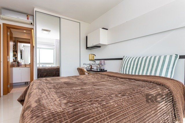 Lindo apartamento para Comprar com 2 dormitórios , mobiliado, no Bairro Três Figueiras