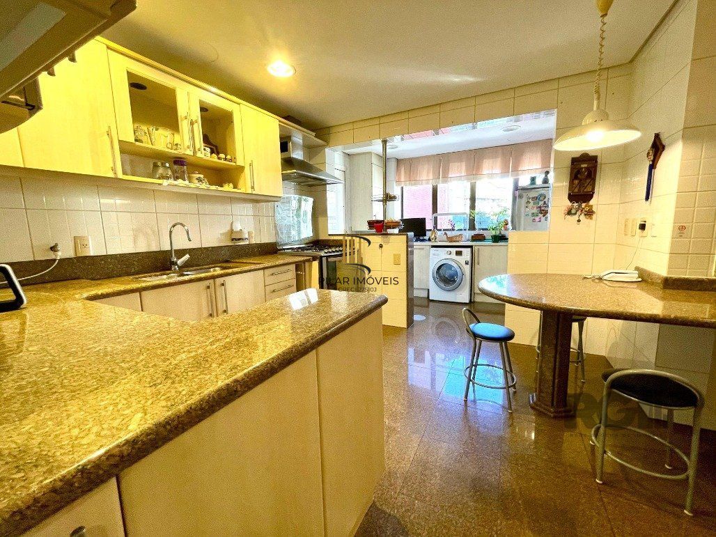 Ótimo apartamento com 3 dormitórios e 2 vagas em localização estratégica!
