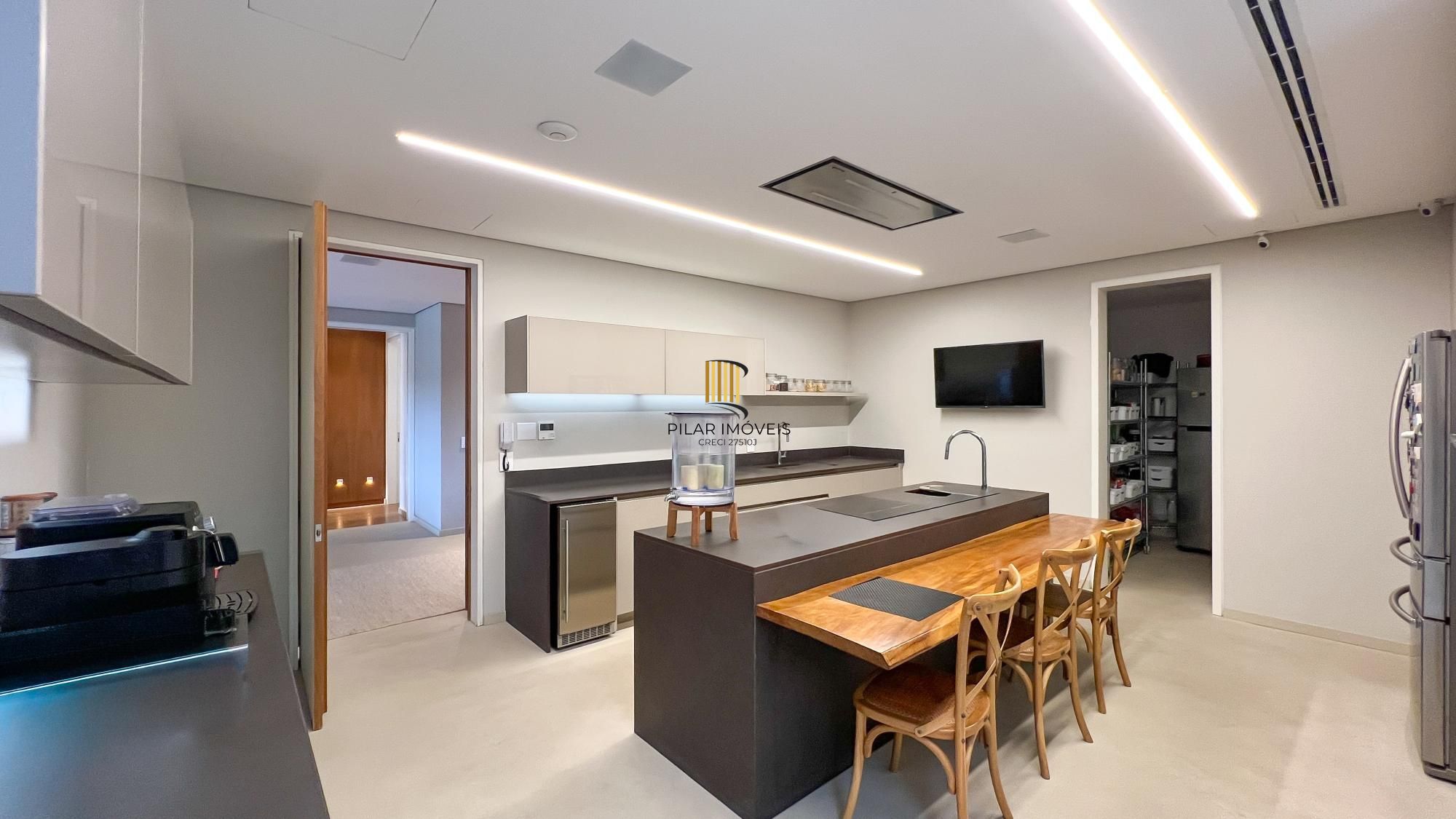 Mansão Suspensa Mobiliada no Las Piedras com piscina e vista para a mata nativa