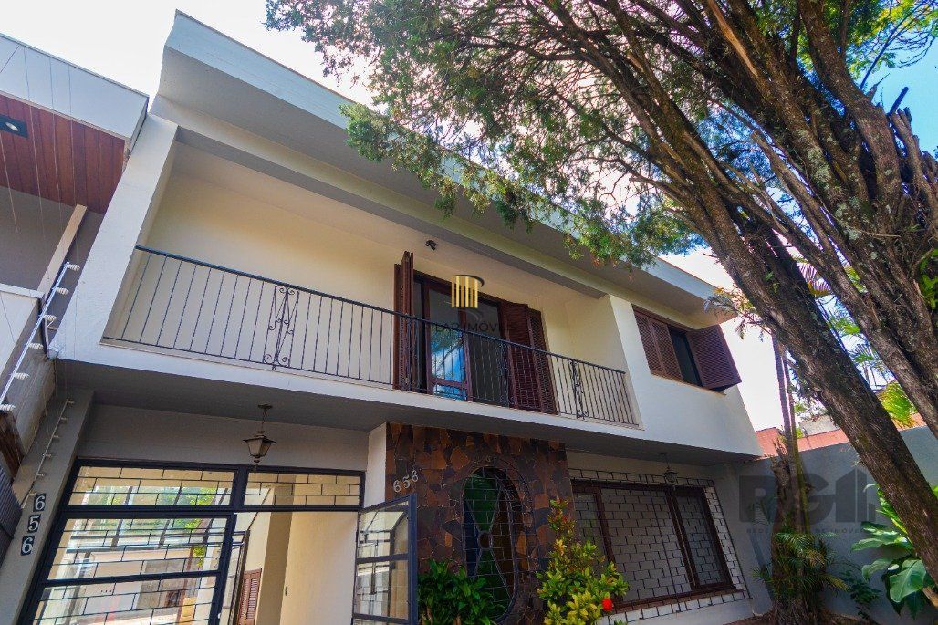 Casa/sobrado para Comprar com 4 dormitórios no bairro  Chácara das Pedras.