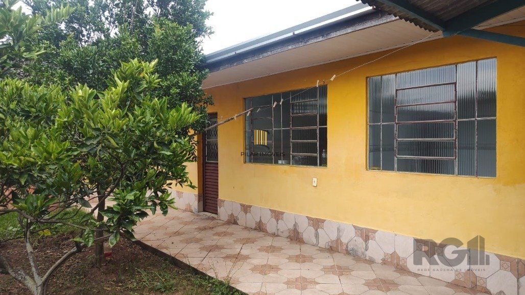 Vende casa com 84m² ,  2 dormitórios, terreno com 300m²