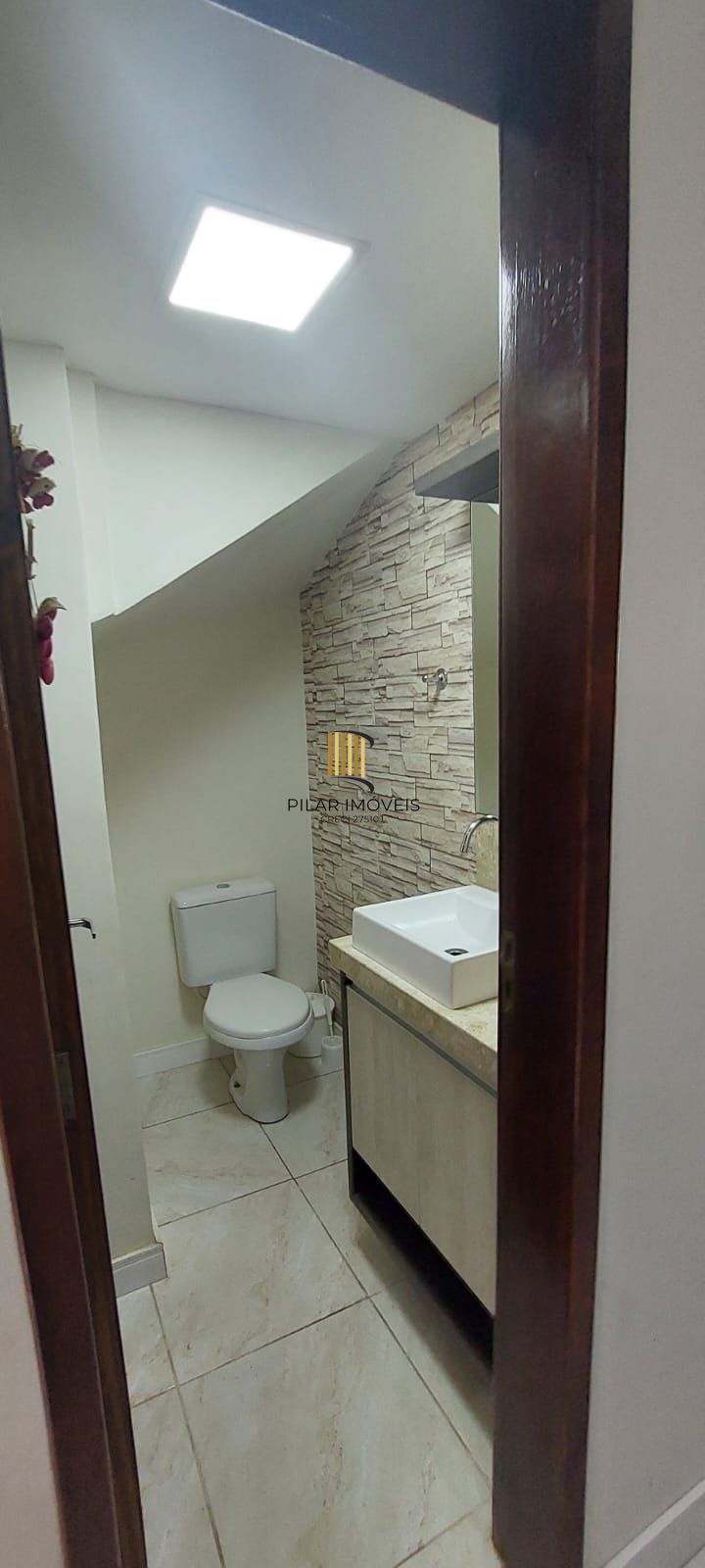 Boletto Imóveis vende casa em Canoas , 2 dormitórios, 1 banheiro, 1 lavabo, garagem para 2 carros,  com móveis fixos em MDF, em fino acabamento.