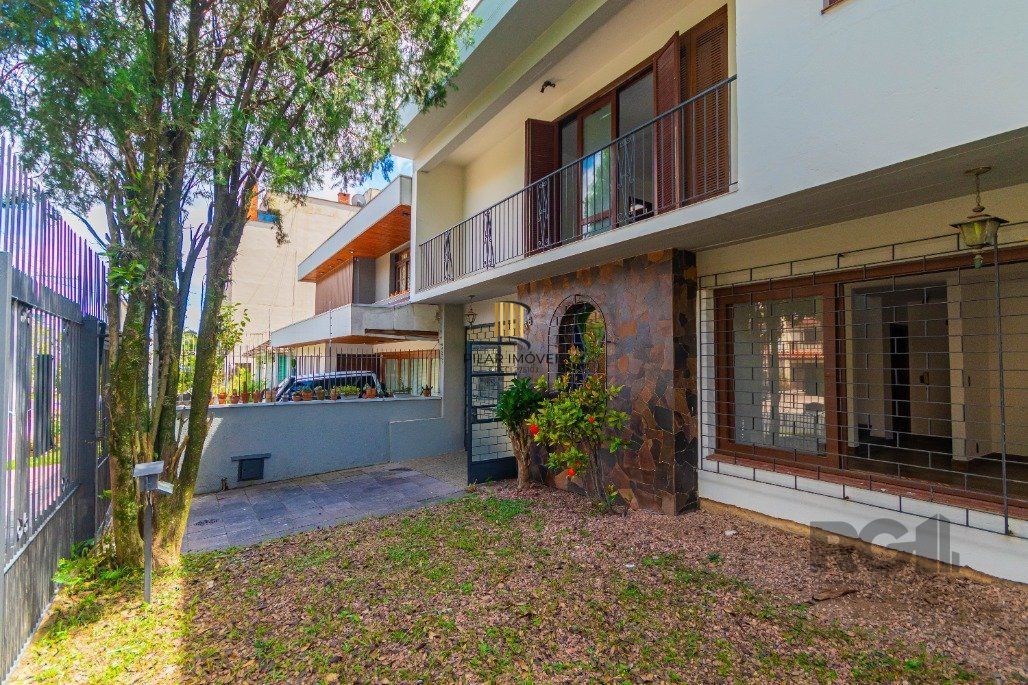 Casa/sobrado para Comprar com 4 dormitórios no bairro  Chácara das Pedras.
