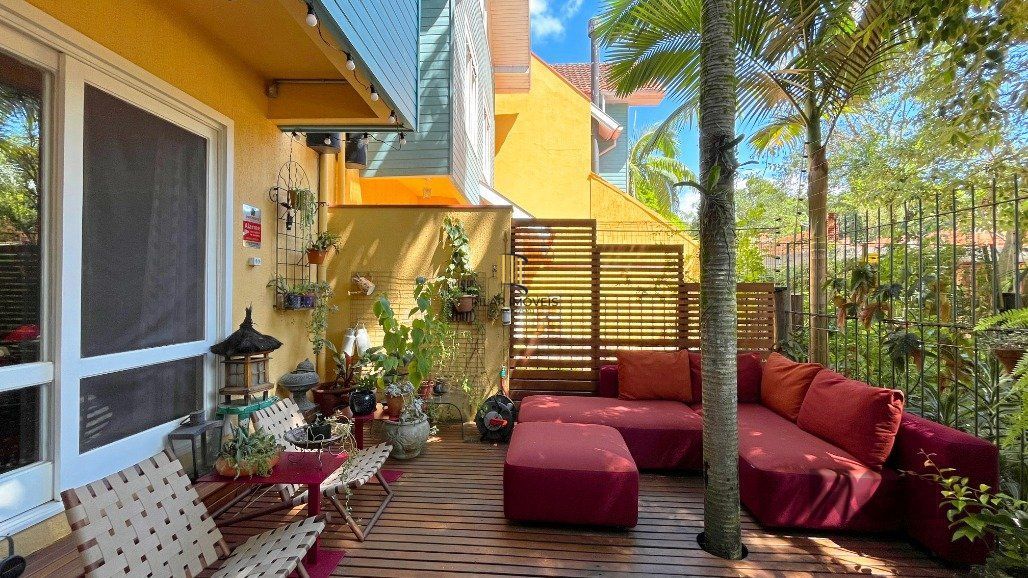 Casa em Condomínio para comprar  no bairro Tristeza com 3 dormitórios